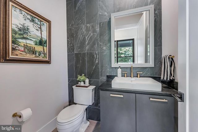 665 STRATFORD HILL CT, Great Falls, VA 22066