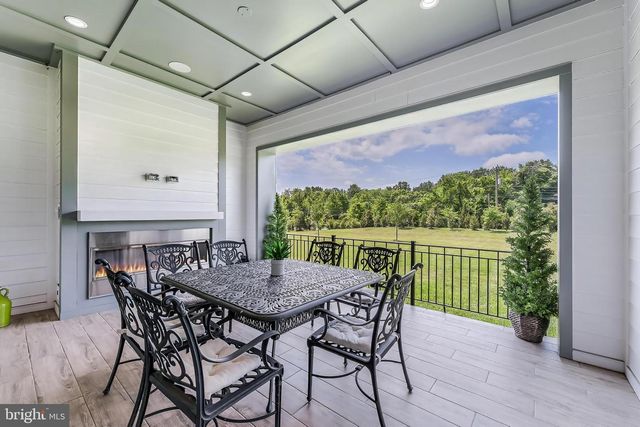 665 STRATFORD HILL CT, Great Falls, VA 22066