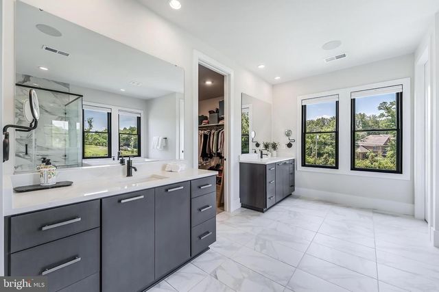 665 STRATFORD HILL CT, Great Falls, VA 22066