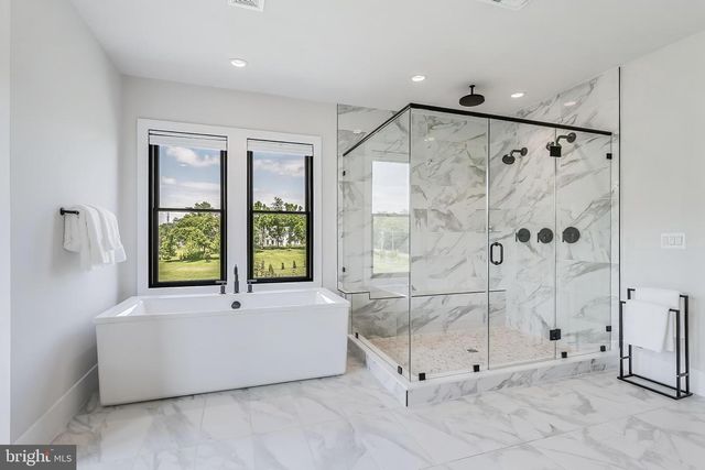 665 STRATFORD HILL CT, Great Falls, VA 22066