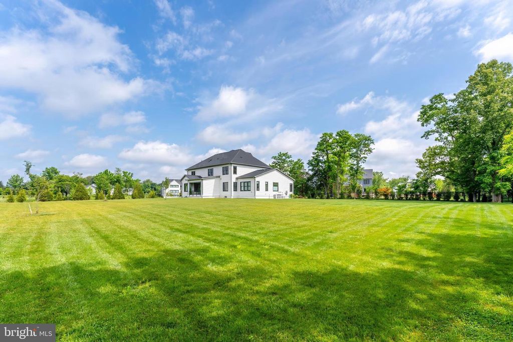 665 STRATFORD HILL CT, Great Falls, VA 22066