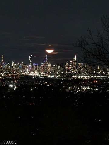 1 Claridge Dr 726, Verona Twp., NJ 07044