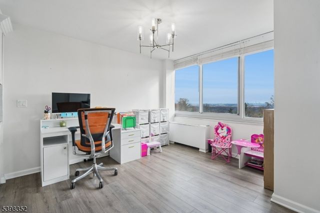 1 Claridge Dr 726, Verona Twp., NJ 07044