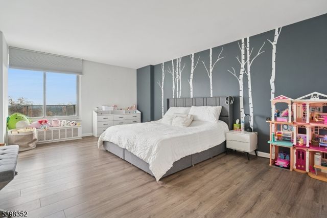 1 Claridge Dr 726, Verona Twp., NJ 07044