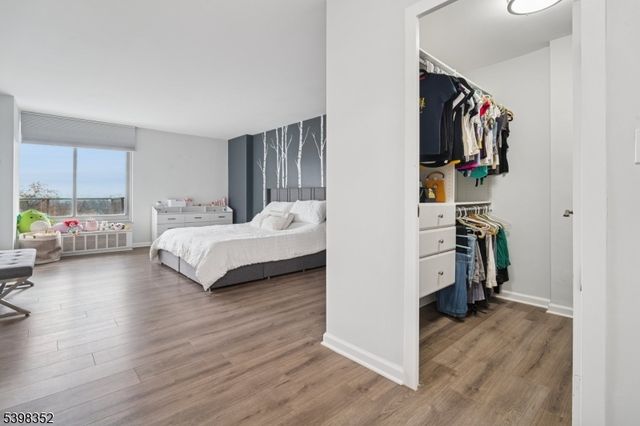 1 Claridge Dr 726, Verona Twp., NJ 07044