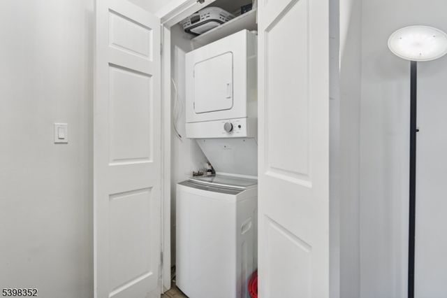 1 Claridge Dr 726, Verona Twp., NJ 07044