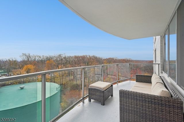 1 Claridge Dr 726, Verona Twp., NJ 07044