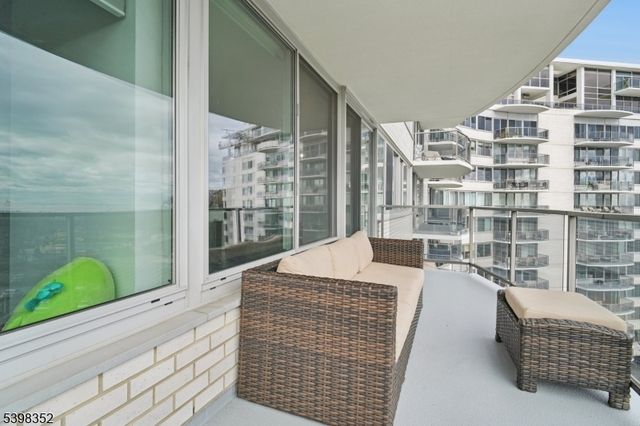 1 Claridge Dr 726, Verona Twp., NJ 07044