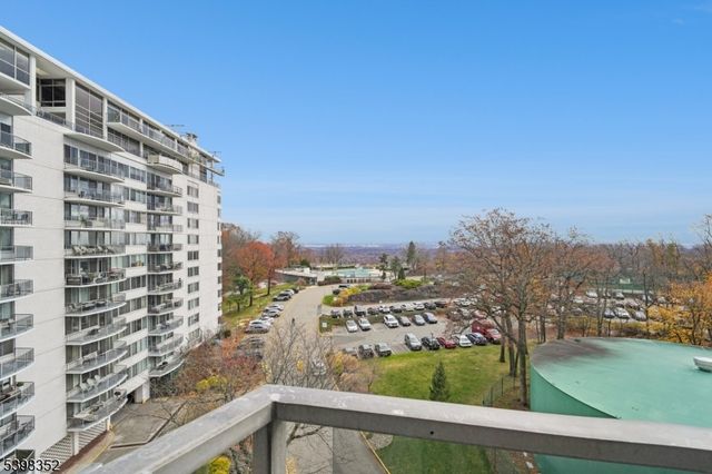 1 Claridge Dr 726, Verona Twp., NJ 07044