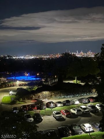 1 Claridge Dr 726, Verona Twp., NJ 07044