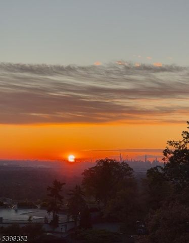 1 Claridge Dr 726, Verona Twp., NJ 07044