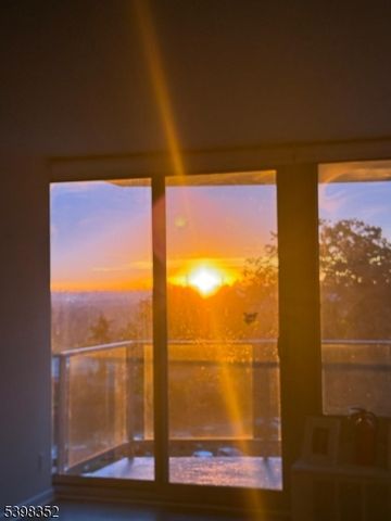 1 Claridge Dr 726, Verona Twp., NJ 07044