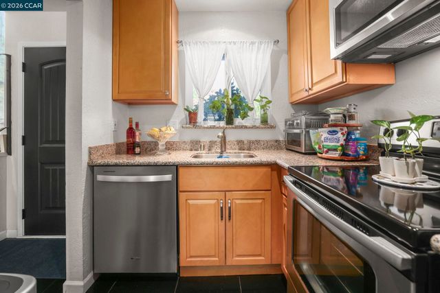 61 Meadowbrook Cir, Pittsburg, CA 94565