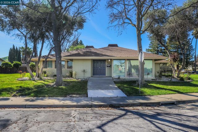 61 Meadowbrook Cir, Pittsburg, CA 94565