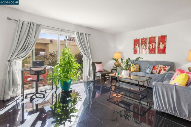 61 Meadowbrook Cir, Pittsburg, CA 94565