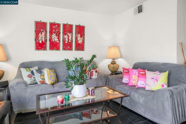 61 Meadowbrook Cir, Pittsburg, CA 94565