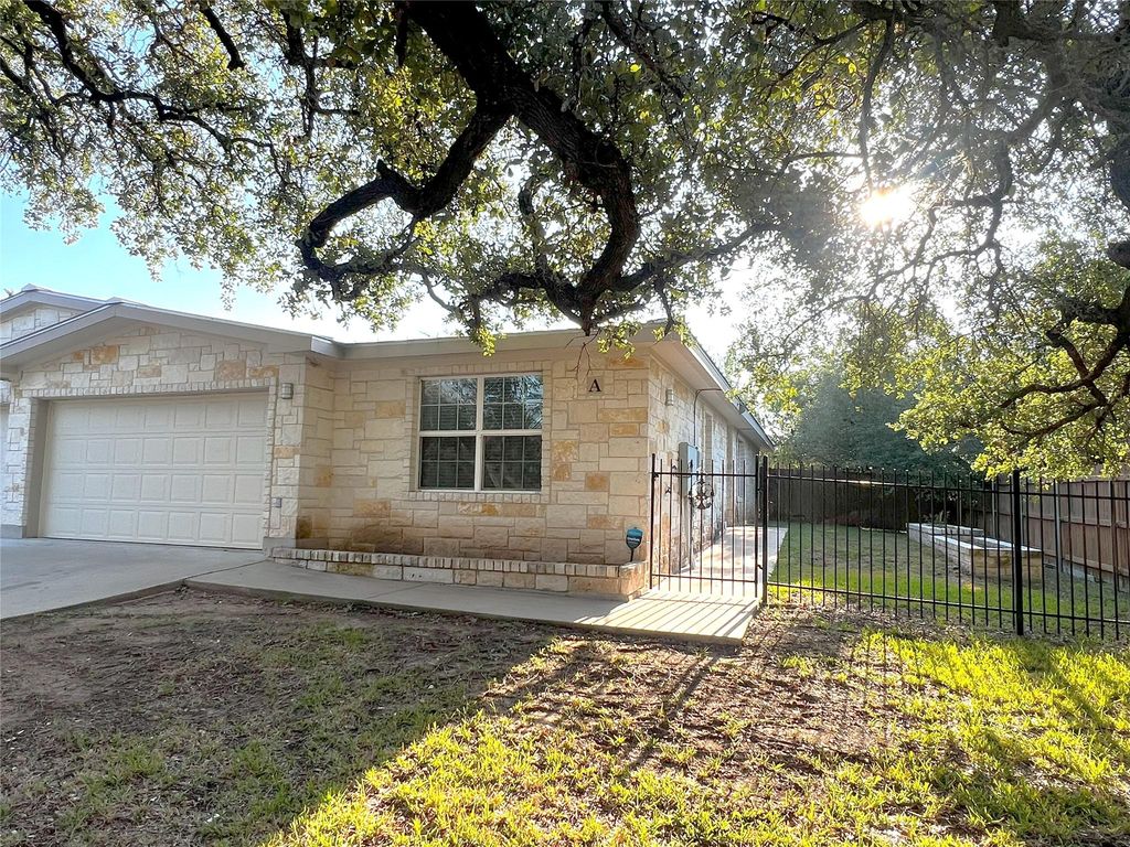 5705 Thunderbird ST A, Lago Vista, TX 78645