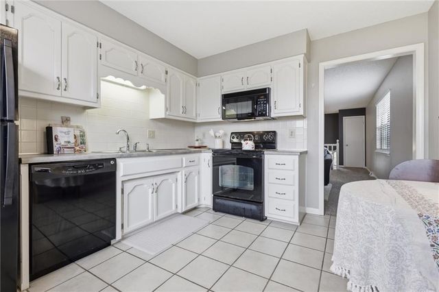 8671 N Hull Avenue, Kansas City, MO 64154