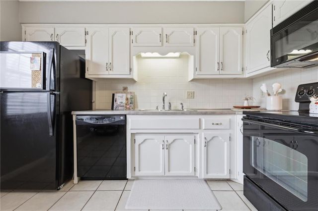 8671 N Hull Avenue, Kansas City, MO 64154