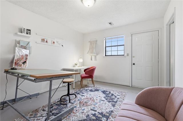8671 N Hull Avenue, Kansas City, MO 64154