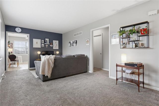 8671 N Hull Avenue, Kansas City, MO 64154