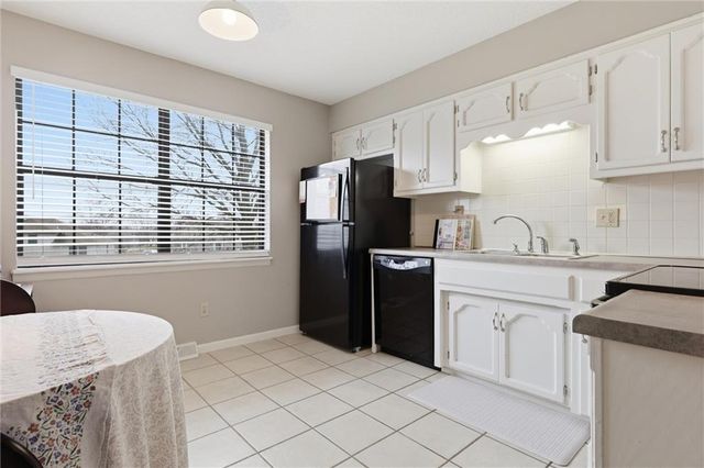 8671 N Hull Avenue, Kansas City, MO 64154