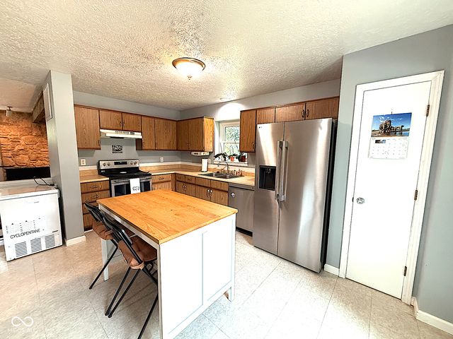 9102 Fireside, Indianapolis, IN 46250