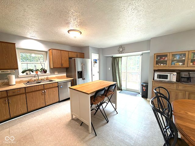 9102 Fireside, Indianapolis, IN 46250