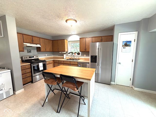 9102 Fireside, Indianapolis, IN 46250