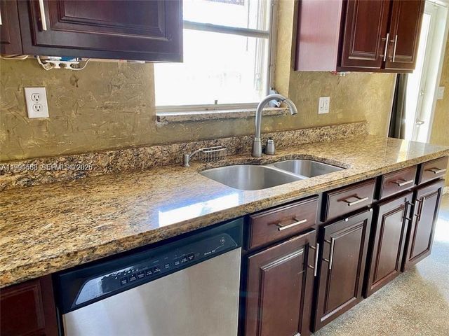 516 NE 28th Dr, Wilton Manors, FL 33334