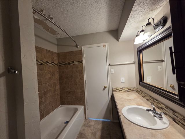 1613 S Bent Tree Trail, Grand Prairie, TX 75052