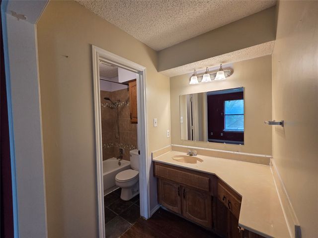 1613 S Bent Tree Trail, Grand Prairie, TX 75052