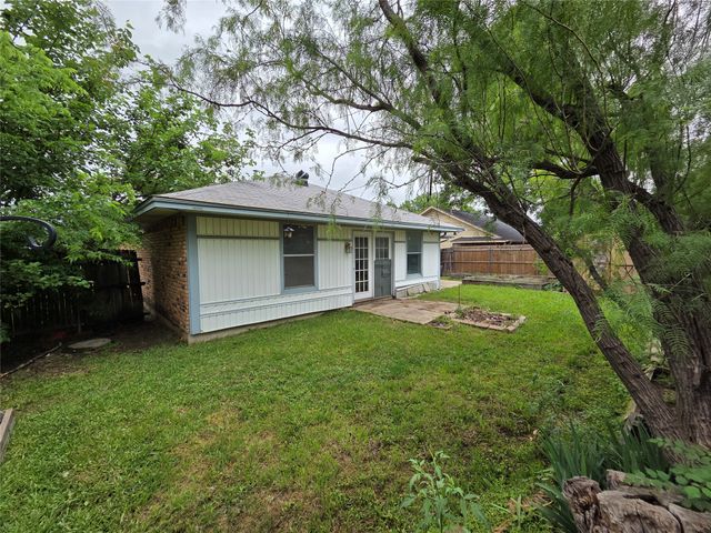 1613 S Bent Tree Trail, Grand Prairie, TX 75052