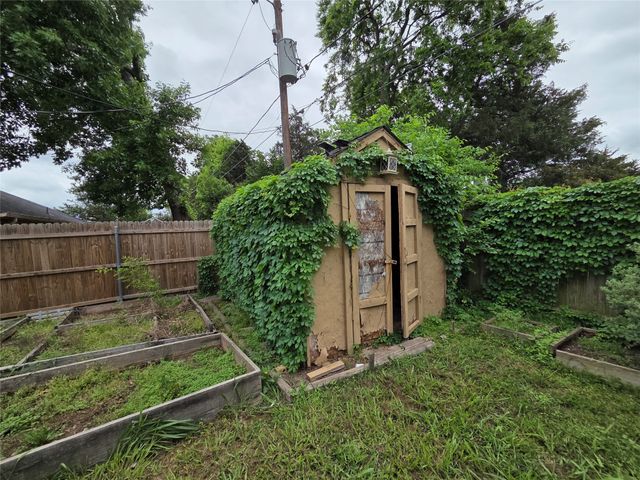 1613 S Bent Tree Trail, Grand Prairie, TX 75052