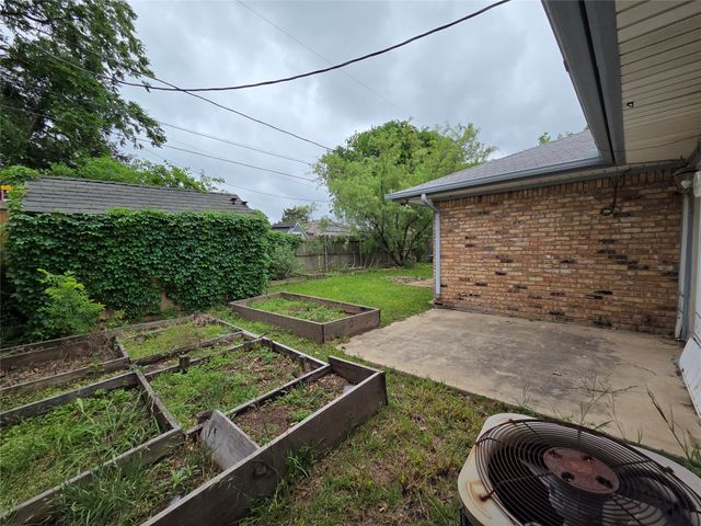 1613 S Bent Tree Trail, Grand Prairie, TX 75052