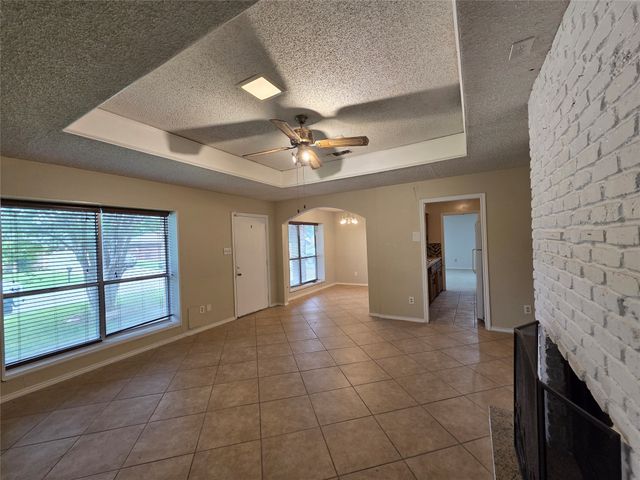 1613 S Bent Tree Trail, Grand Prairie, TX 75052