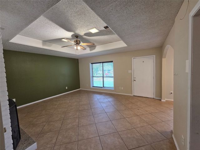 1613 S Bent Tree Trail, Grand Prairie, TX 75052