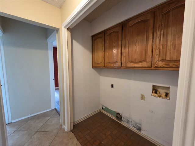 1613 S Bent Tree Trail, Grand Prairie, TX 75052