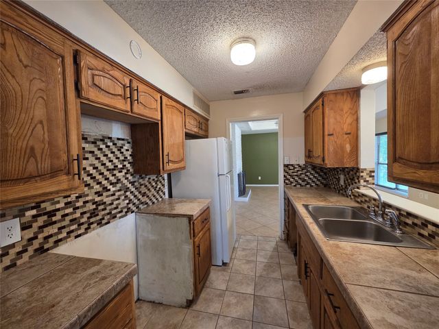 1613 S Bent Tree Trail, Grand Prairie, TX 75052