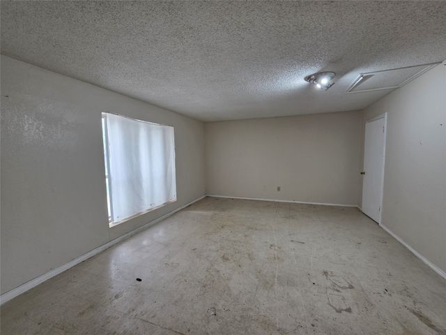 1613 S Bent Tree Trail, Grand Prairie, TX 75052