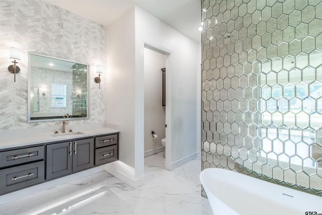 12240 Jazmin Cir, Flint, TX 75762