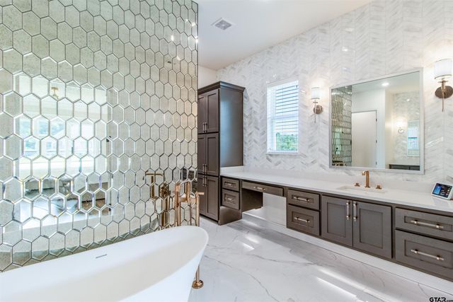 12240 Jazmin Cir, Flint, TX 75762