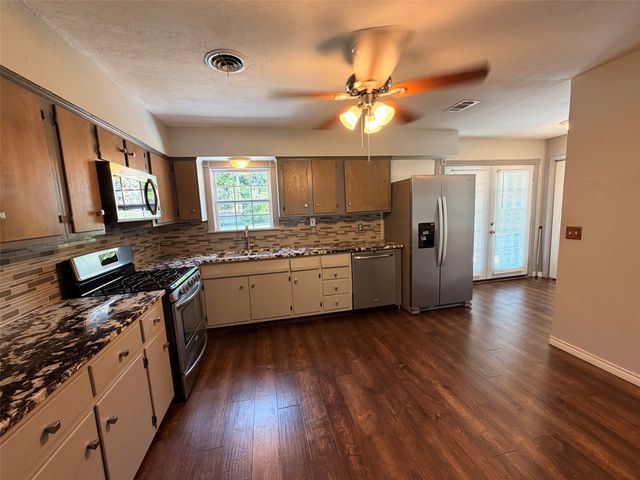 2010 Goldenrod Lane, Arlington, TX 76013