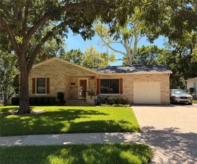 2010 Goldenrod Lane, Arlington, TX 76013
