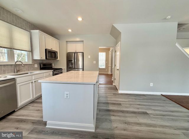 12410 IONA SOUND DR, Bristow, VA 20136