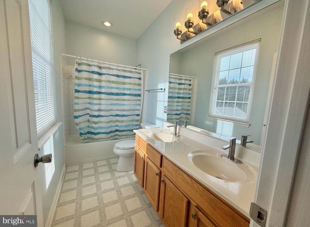 12410 IONA SOUND DR, Bristow, VA 20136