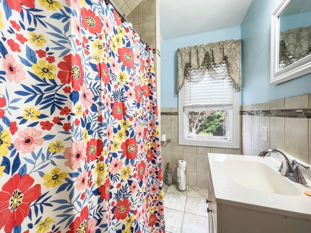 38 Ames Ave, West Springfield, MA 01089