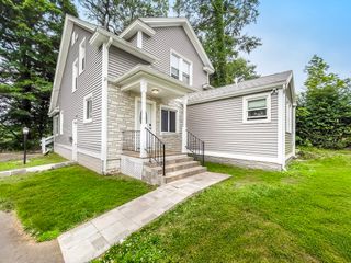 38 Ames Ave, West Springfield, MA 01089