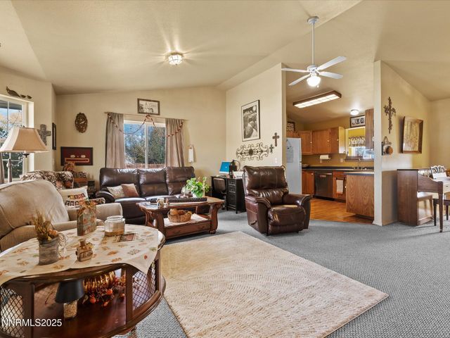 215 Hunter Park Way, Fallon, NV 89406