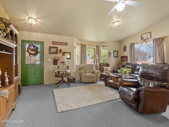 215 Hunter Park Way, Fallon, NV 89406